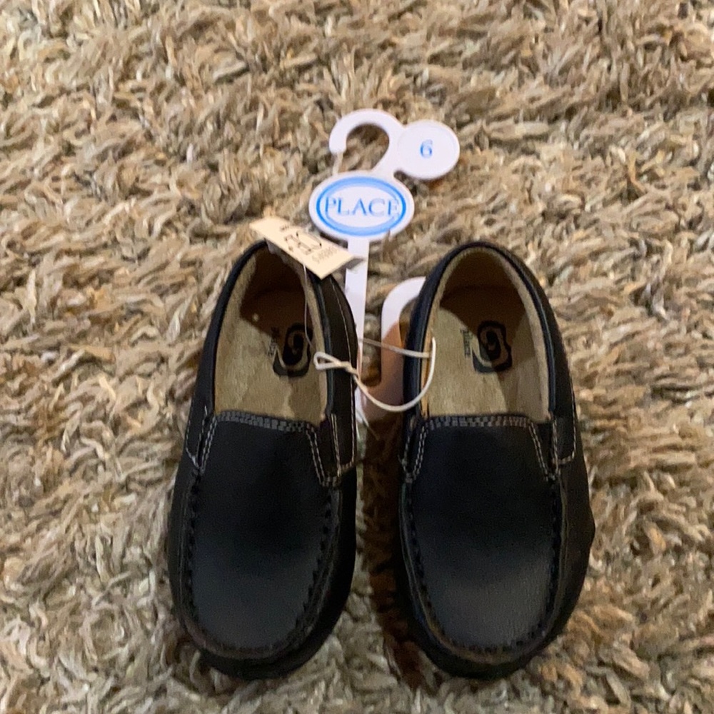 NWT children’s place boys shoes size 6
